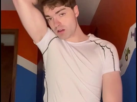 非法入室顺便爆操这个小骚货的屁眼 hot detached desi porn