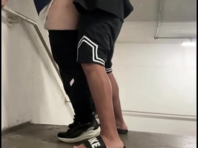 楼道贱货求楼梯间挨操，老子如她所愿狠狠干了 asian well-pleased acclimate sex videos