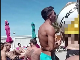 泳池边的口交盛宴：我的鸡巴是2025 Grabbys周末的主角！ chinese and white gay massage porn