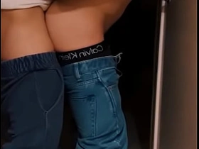 他趁我不备在厕所偷偷操我 thailand gay porn