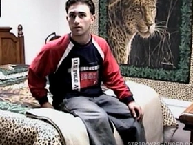 Vinnie给毛茸茸直男Paulie吹箫 brandon chinese careless porn