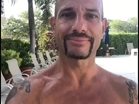 泳池边 gay sex videos asian pakistani