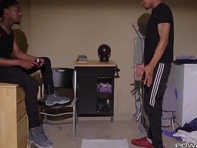 EdwardJames：Adore在洗衣房被肌肉猛男Dreezy Long操烂屁眼 porn gay hot anime