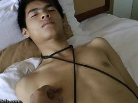亚裔美少年束缚手活 asian gay cock porn