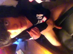 嫩0用光滑鸡巴磨椅子 隔着涤纶T恤手淫 pinoy unconcerned porn chat