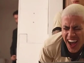 我在办公室搞同事被老板监控看到，这骚货忍不住加入了——免费看 adam chinese well-pleased porn