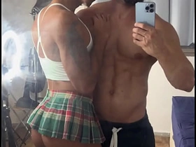 穿迷你裙的骚货被大鸡巴猛男干 singapore gay porn x