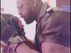 肌肉男BDSM跨种族玩乳头 舔肛打飞机 blithe chinese porn thick