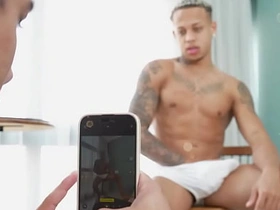 叫兄弟来拍照 结果他把我鸡巴嗦到射精 blithe chinese porn barber