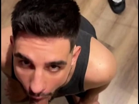 等外卖却等到送货员的鸡巴 gay hd chinese porn