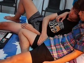 亚洲小鲜肉看片后欲火焚身 gay asian moron porn