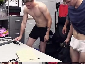 少年犯系列-叛逆小子扎克被淫荡警官深喉爆菊 gay asian popper porn