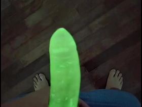 我试了霓虹避孕套 - 看它在黑暗中发光 gay sex videos china asian