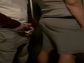 深夜空街，喝多了…我决定尿在嫩鸡室友身上找乐子 :P why is gay porn hot