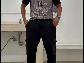 游泳课前撸管实录 gay porn asian big