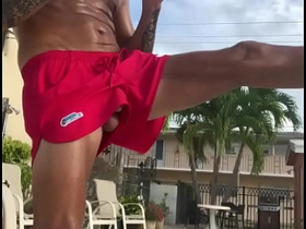 鸡巴意外从短裤里弹出 copulate gay mating porn