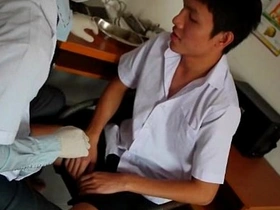 给小鲜肉医生口交 chinese son gay porn